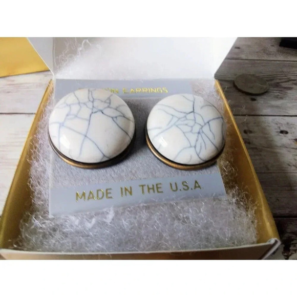 Unbranded Jewelry - Vintage 1980s White Button Earrings with Crackle Design New on Tag